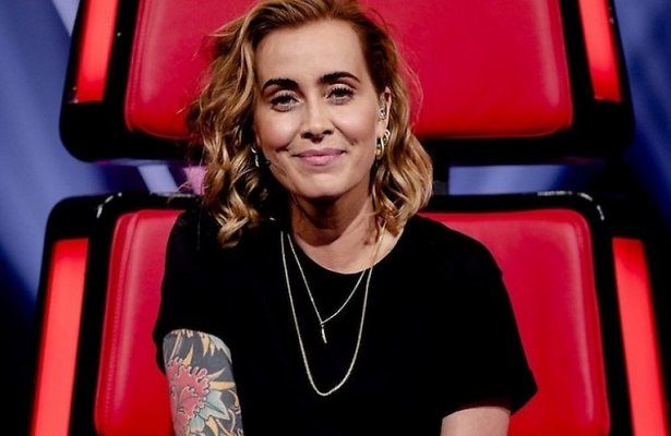 Anouk verbijstert kijkers met keuze in Sing-off Voice Kids