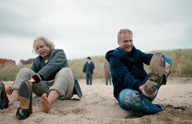 Albert Einstein en Arnout Hauben voor Interview met de Geschiedenis