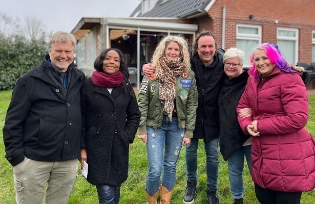 Peter, Shaynné, Kim, Marco, Sascha en Rita in Bed & Breakfast