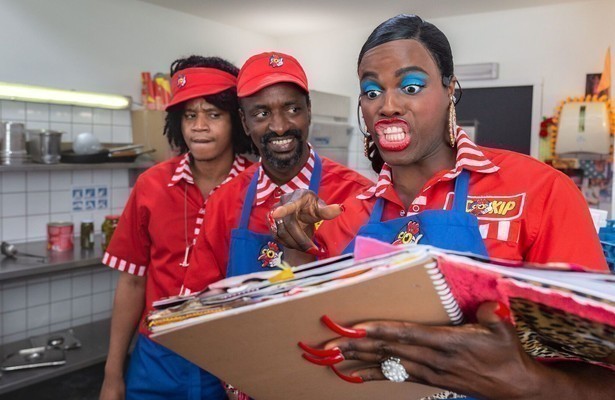 Jandino Asporaat en Sergio IJssel in Bon Bini Holland 2