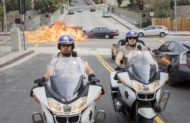 Michael Peña en Dax Shepard in CHiPs