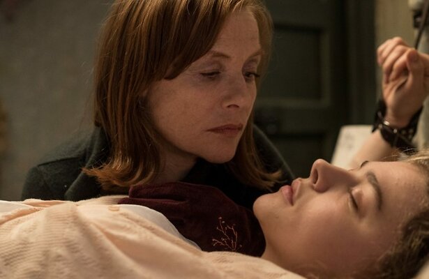 Chloë Grace Moretz en Isabelle Huppert in Greta