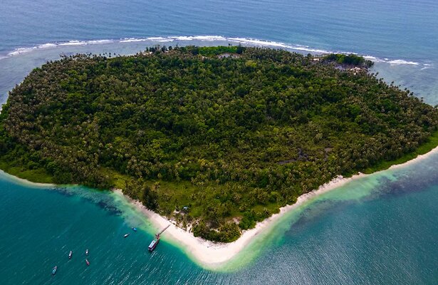 Fictieve foto van een eiland, in dit geval in Indonesië.