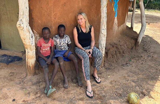 Floortje Dessing in Zimbabwe.