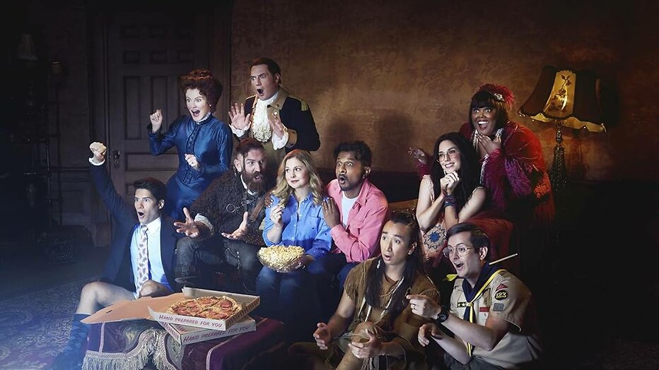 Het vijfde seizoen van Ghosts gaat van start op Comedy Central