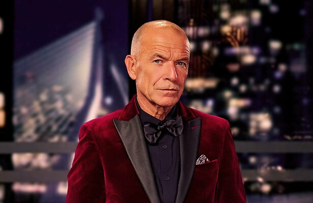 Raymond Thiry is de gastheer van de show.