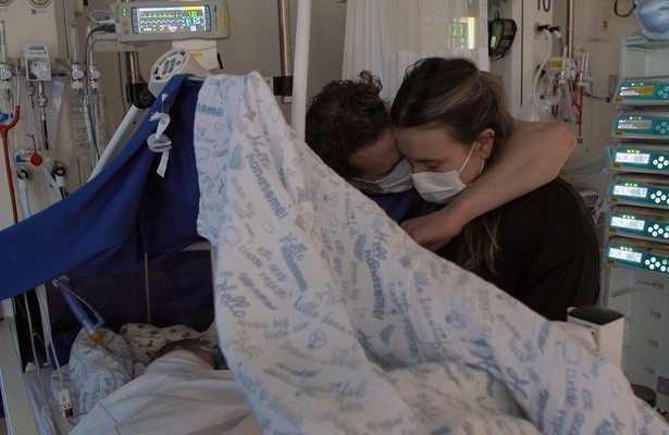 Handen aan de Couveuse