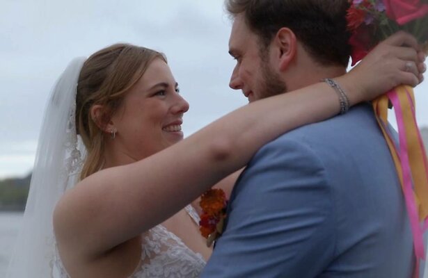 Hinke en Giovanni tijdens Married at Firsht Sight op hun trouwdag.