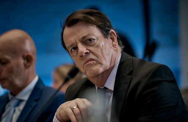 Kees Prins als Maarten Meinema in BuZa