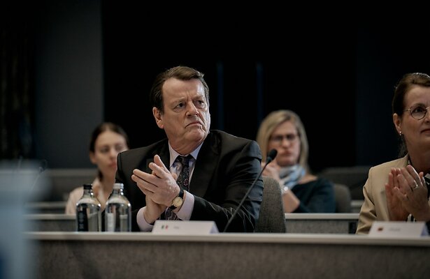 Kees Prins als Maarten Meinema in BuZa