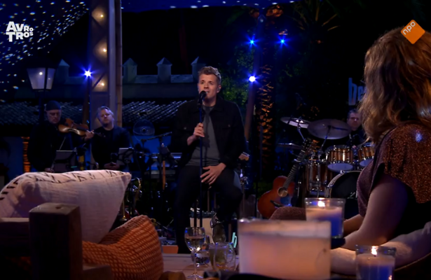 Jaap Reesema zingt Grijs van Nielson bij Beste Zangers KiKa.