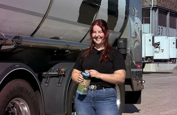 Loïs in Meiden die Rijden