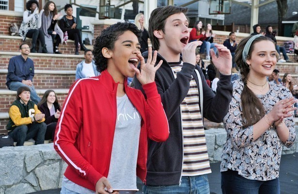 Alexandra Shipp, Nick Robinson en Katherine Langford in Love, Simon