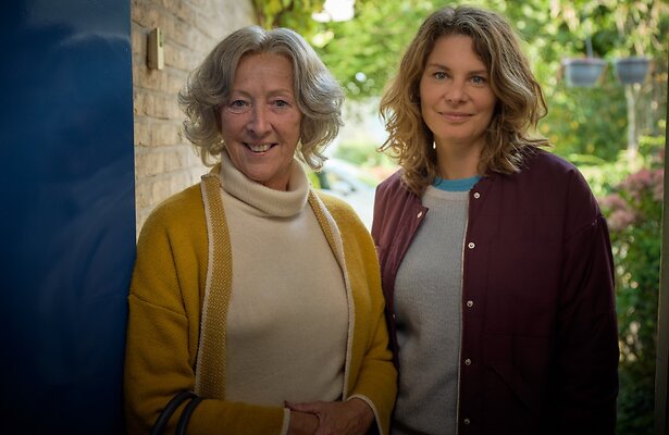 Loes Luca als Babs, Rifka Lodeizen als Maud