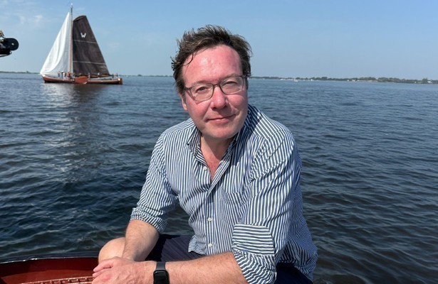 Bert Haandrikman hoort in MAX Skûtsje Journaal het emotionele verhaal ...