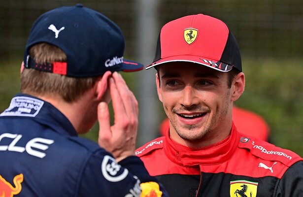 Max Verstappen en Charles Leclerc