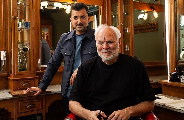 Özcan Akyol en Nico Dijkshoorn in De Geknipte Gast