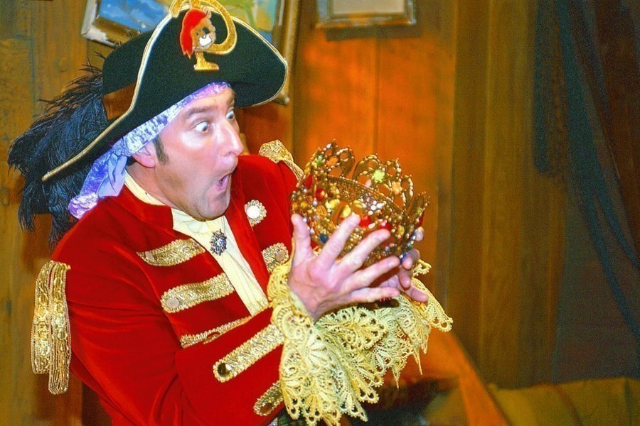 Piet Piraat en de betoverende kroon