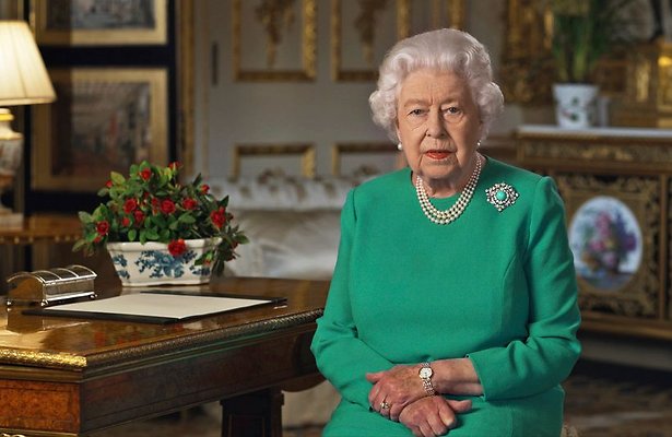 Koningin Elizabeth II spreekt het Britse volk toe vanuit Windsor Castle
