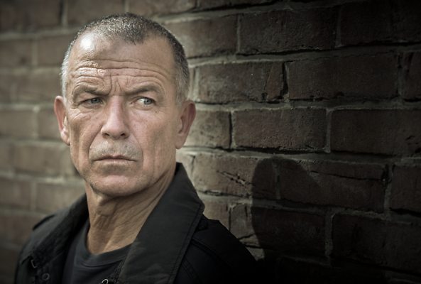 Raymond Thiry speelt hoofdrol in Europese series over voetbalwereld.