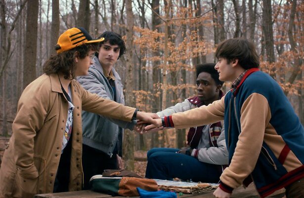Beelden uit seizoen 5 van de serie Stranger Things.