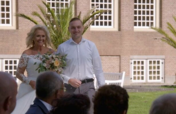 Sylvia wordt naar altaar gebracht in Married at First Sight.