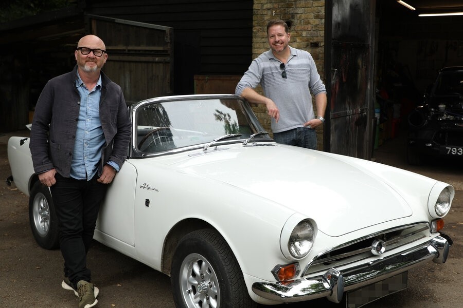 Salvage hunters: Classic cars