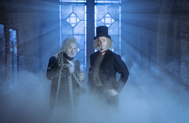 Henk Poort (Jacob Marley) en Thomas van Luyn (Ebenezer Scrooge) 
