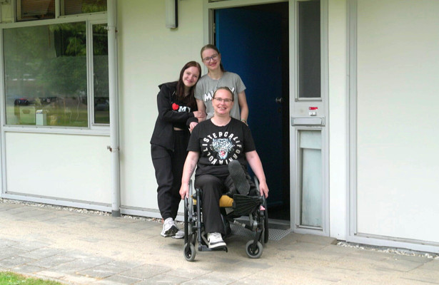 Stephanie, Jennifer en Zoë in Steenrijk, Straatarm