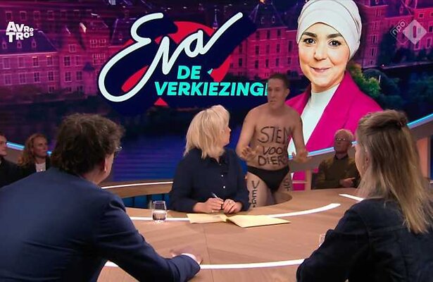 Streaker in uitzending Eva Jinek