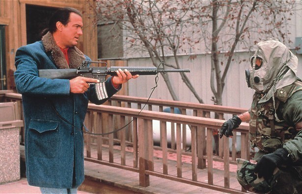 Steven Seagal strijdt tegen een virus