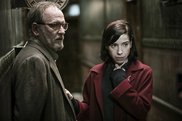 Sally Hawkins valt voor watermonster