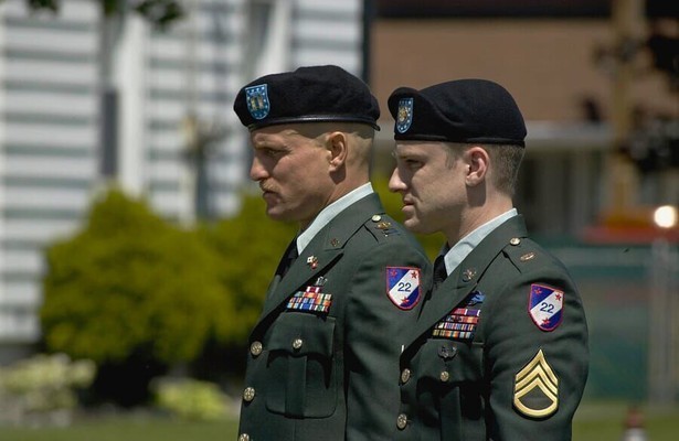 Woody Harrelson en Ben Foster in The Messenger