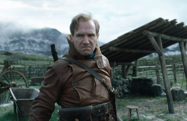 Ralph Fiennes als Oxford in The King's Man