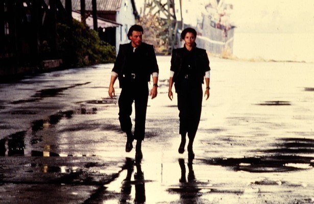 Jean-Claude Van Damme en Gloria Reuben in Timecop