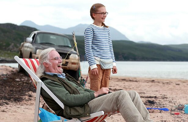 Billy Connolly en Emilia Jones in What We Did on Our Holiday
