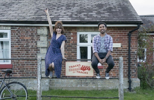 Lily James als Ellie en Himesh Patel als Jack Malik in Yesterday