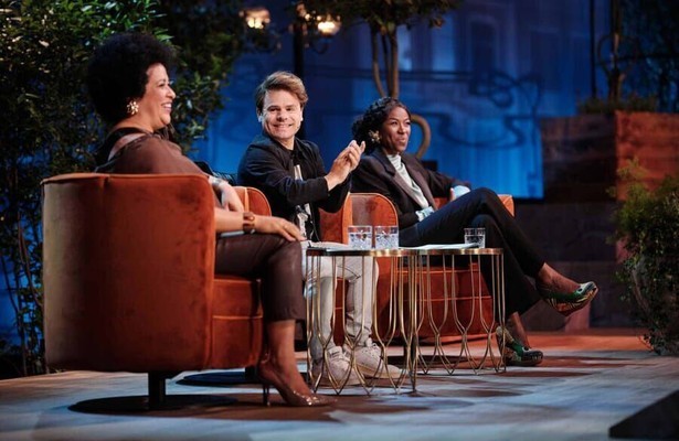 Giovanca Ostiana met juryleden Tania Kross en Roel van Velzen voor Zing!