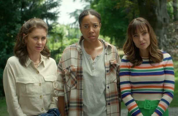 Fockeline Ouwerkerk, Joy Delima en Melody Klaver in Zussen