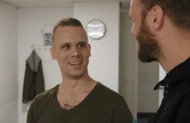 Alex uit Over Mijn Lijk in gesprek met Tim Hofman