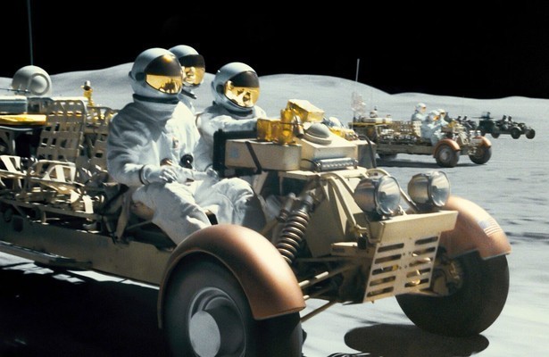 Donald Sutherland, Brad Pitt en Sean Blakemore in Ad Astra