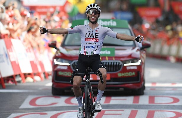 Adam Yates tijdens Vuelta 2024
