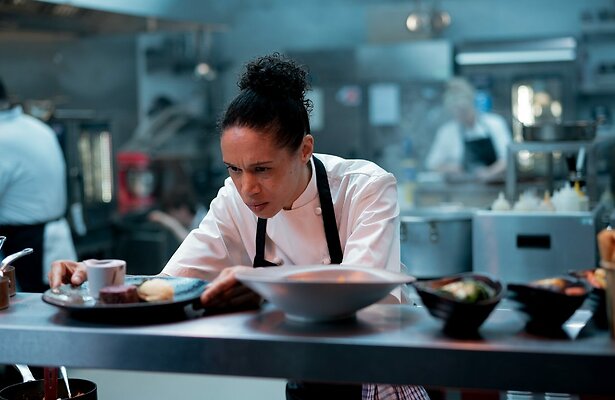 Vinette Robinson als Carly in Boiling Point