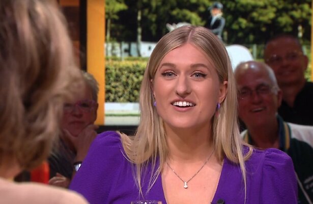 Britt Dekker confronteert Angela de Jong bij Renze op Zondag