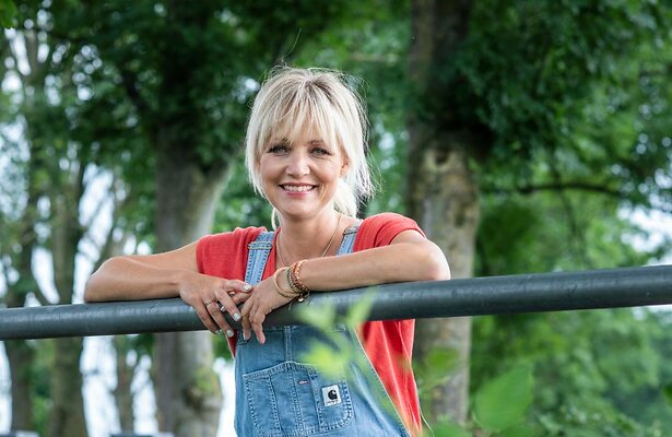 Yvon Jaspers voor Boer Zoekt Vrouw Europa 2023