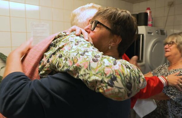 Nadège neemt afscheid van Martien Meiland.