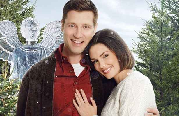 Taylor Cole en Damon Runyan in Christmas Festival of Ice