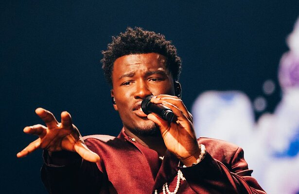 Claude tijdens zijn optreden dinsdagavond in Bazel.