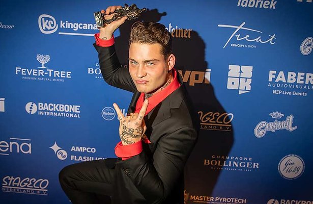 Flinke boete voor Douwe Bob wegens bedreiging