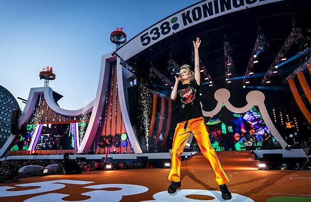 Davina Michelle tijdens 538 Koningsdag